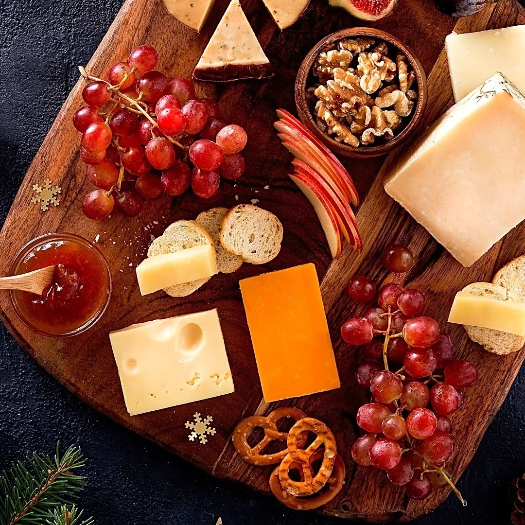 Pinnacle Promotions Introduces Customizable Holiday Treats Mini Charcuterie Board