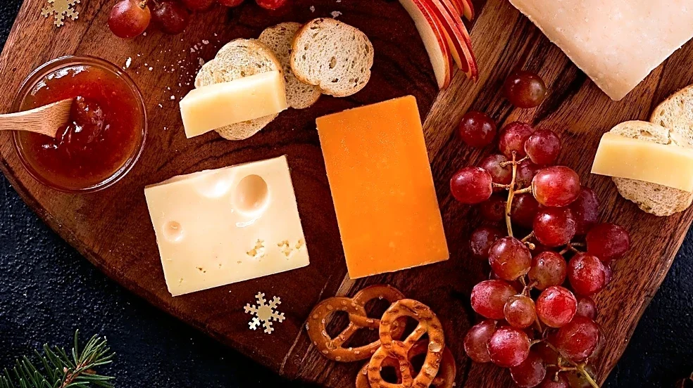 Pinnacle Promotions Introduces Customizable Holiday Treats Mini Charcuterie Board