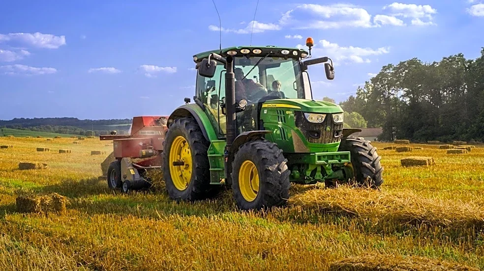John Deere Expands Career Opportunities in Agricultural and Construction Equipment Sectors