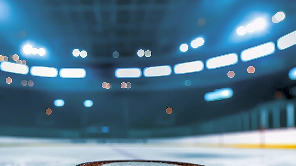 Minnesota Duluth Bulldogs Dominate Gophers 7-1 in College Hockey Opener
