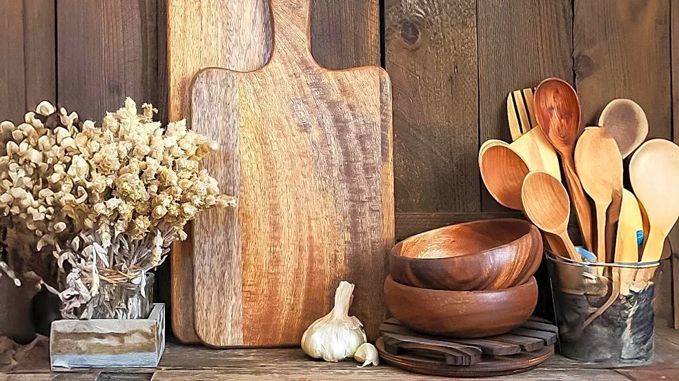 Cottagecore Aesthetic Emphasizes Natural Materials and Romanticized Rural Life