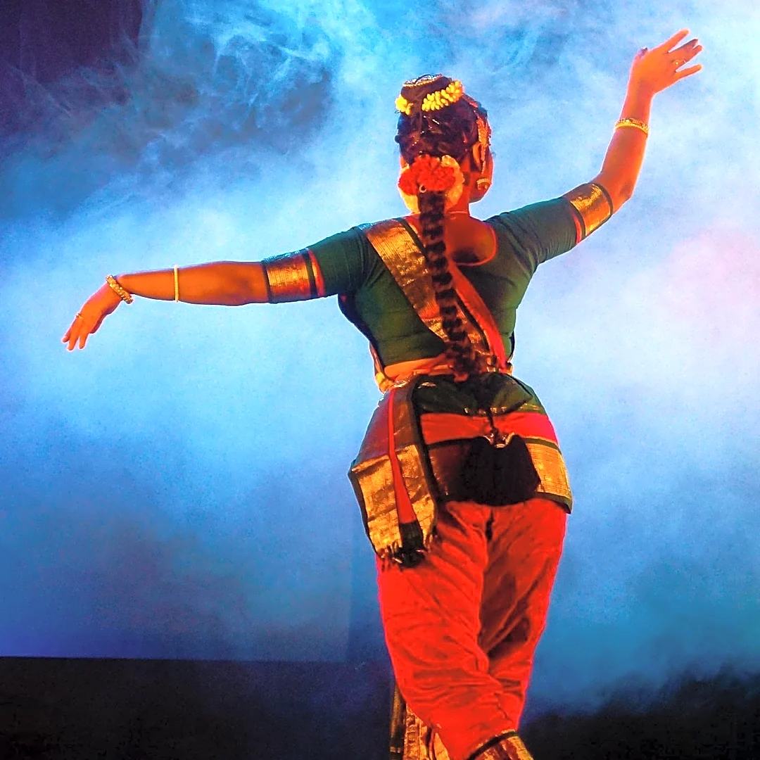 Mumbai Theatre Guide Lists Extensive Hindi Drama Performances