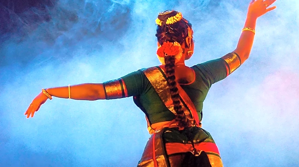 Mumbai Theatre Guide Lists Extensive Hindi Drama Performances