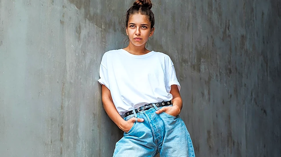 Gen Z Embraces Baggy Jeans, Prioritizing Comfort and Body Neutrality Over Skinny Silhouettes