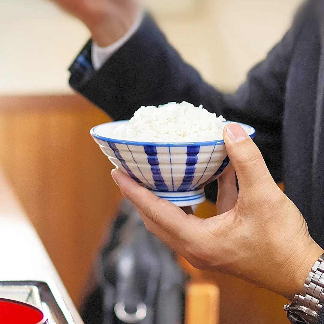 Japanese Cultural Norms Discourage Eating While Walking, Especially in Tourist Areas