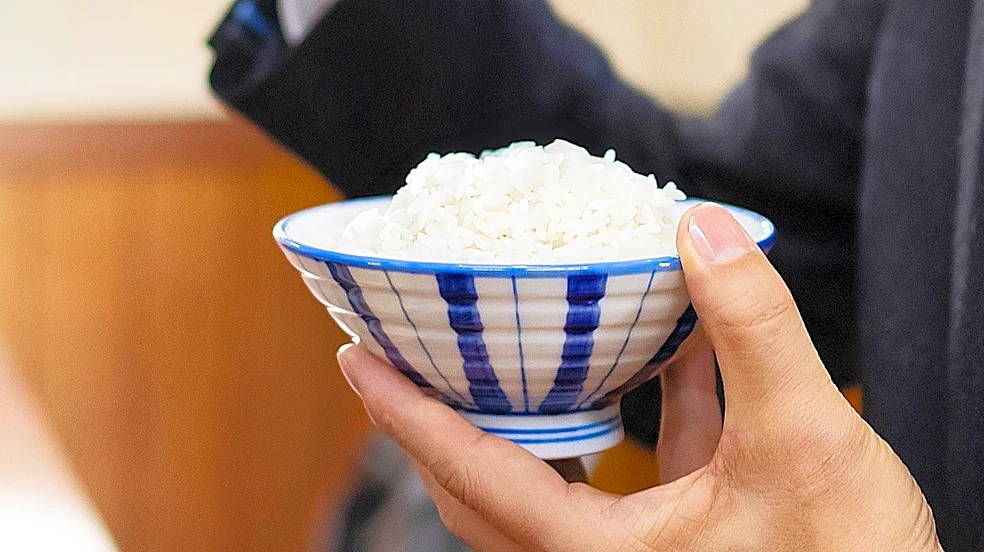 Japanese Cultural Norms Discourage Eating While Walking, Especially in Tourist Areas