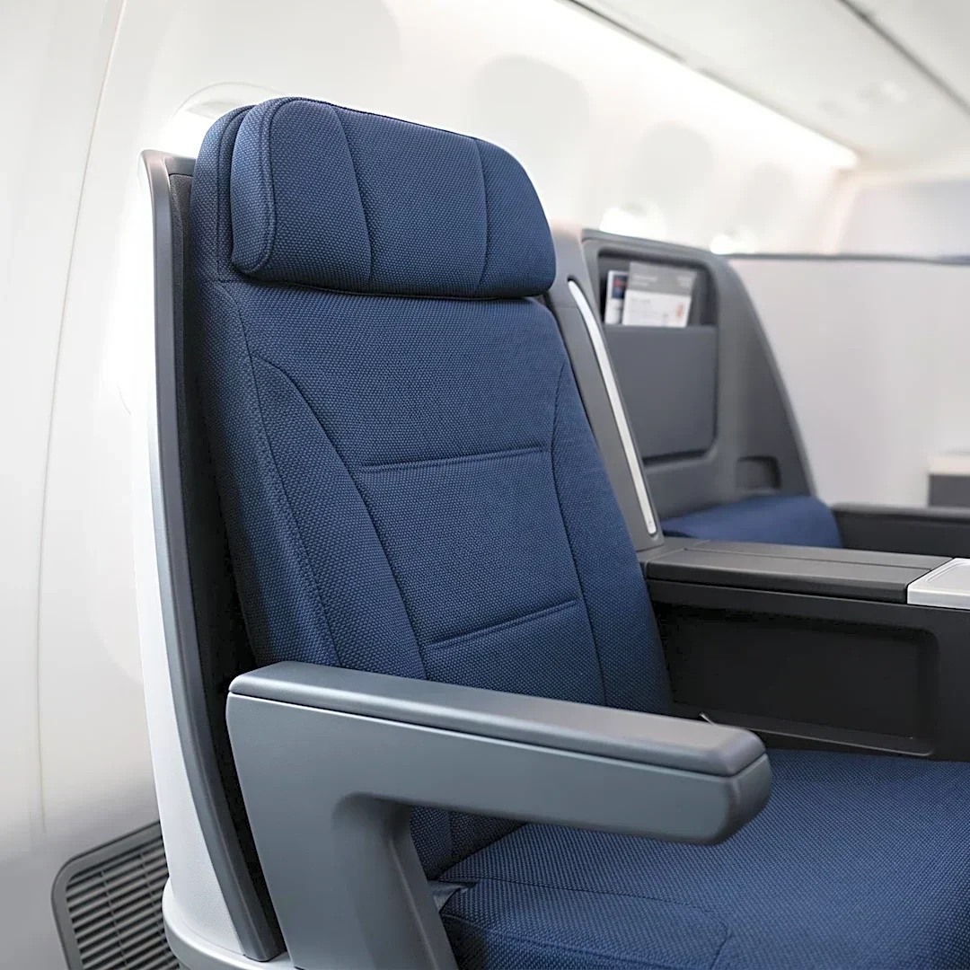United Airlines CEO Scott Kirby Suggests Premium Pricing for Avoiding Middle Seats