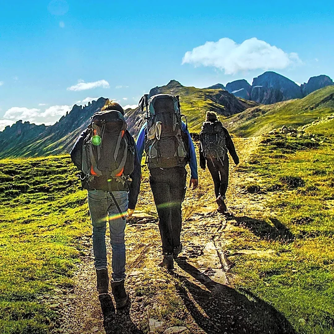 French Travelers Complete 518-Day Trek Across Eurasia, Highlighting Cultural Contrasts and Digital Adaptation