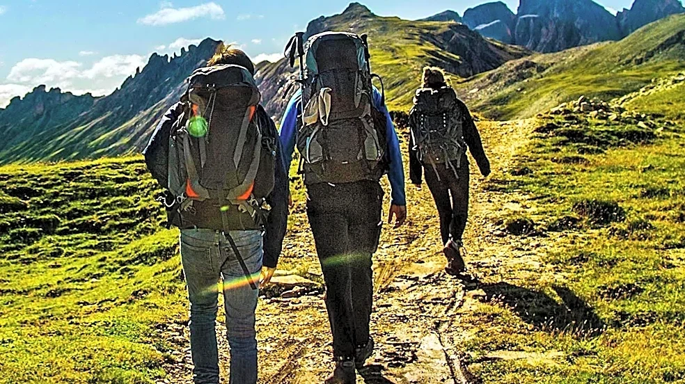 French Travelers Complete 518-Day Trek Across Eurasia, Highlighting Cultural Contrasts and Digital Adaptation