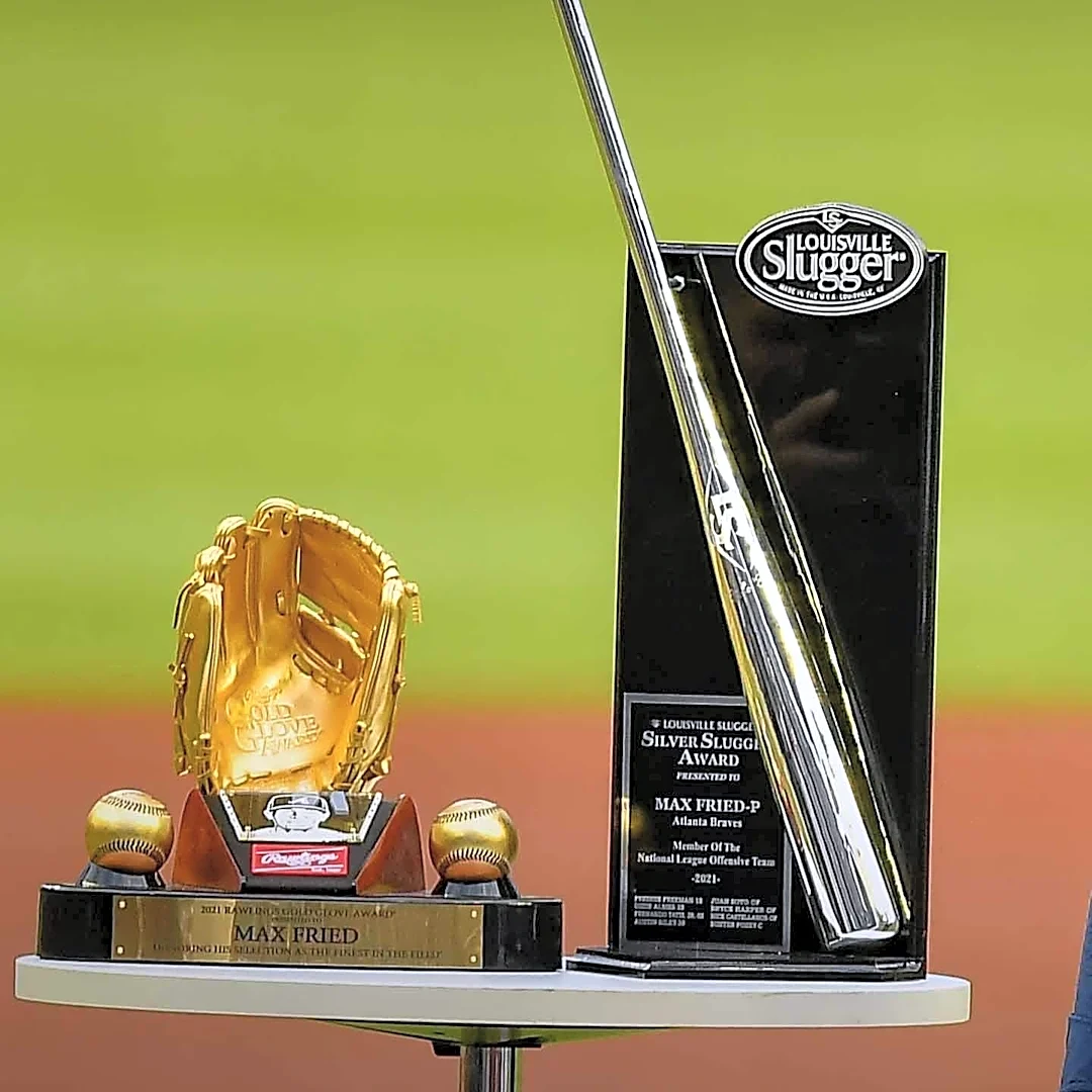 Governor DeSantis Awards Medal of Freedom to Baseball Hall of Famer Andre 'The Hawk' Dawson