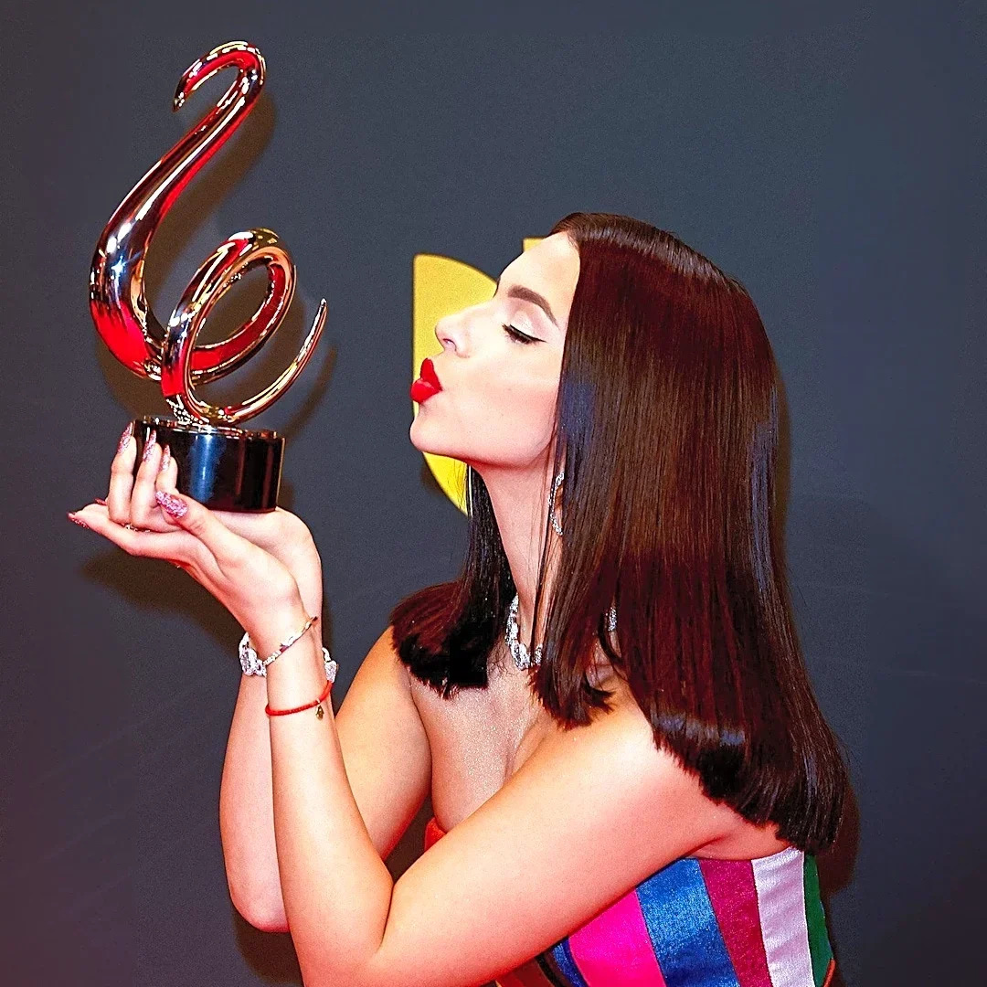 Dua Lipa Expands Debut Album with 'Complete Edition' in 2018