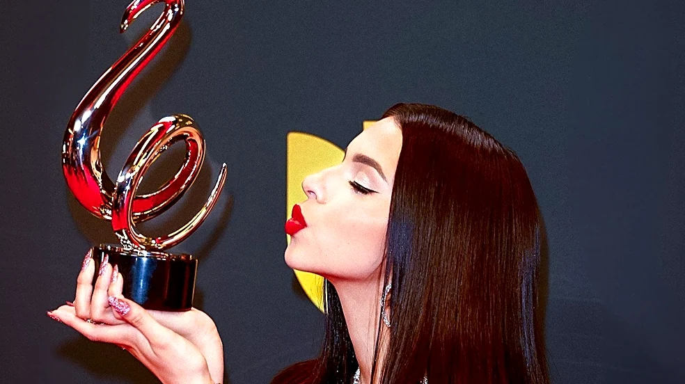 Dua Lipa Expands Debut Album with 'Complete Edition' in 2018