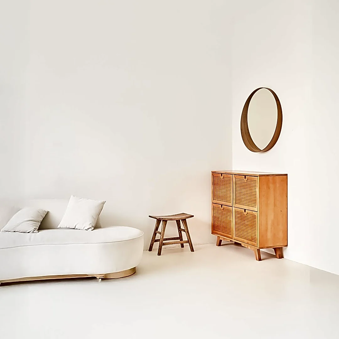Minimalist Living Trend Emphasizes Clutter-Free Spaces and Natural Materials