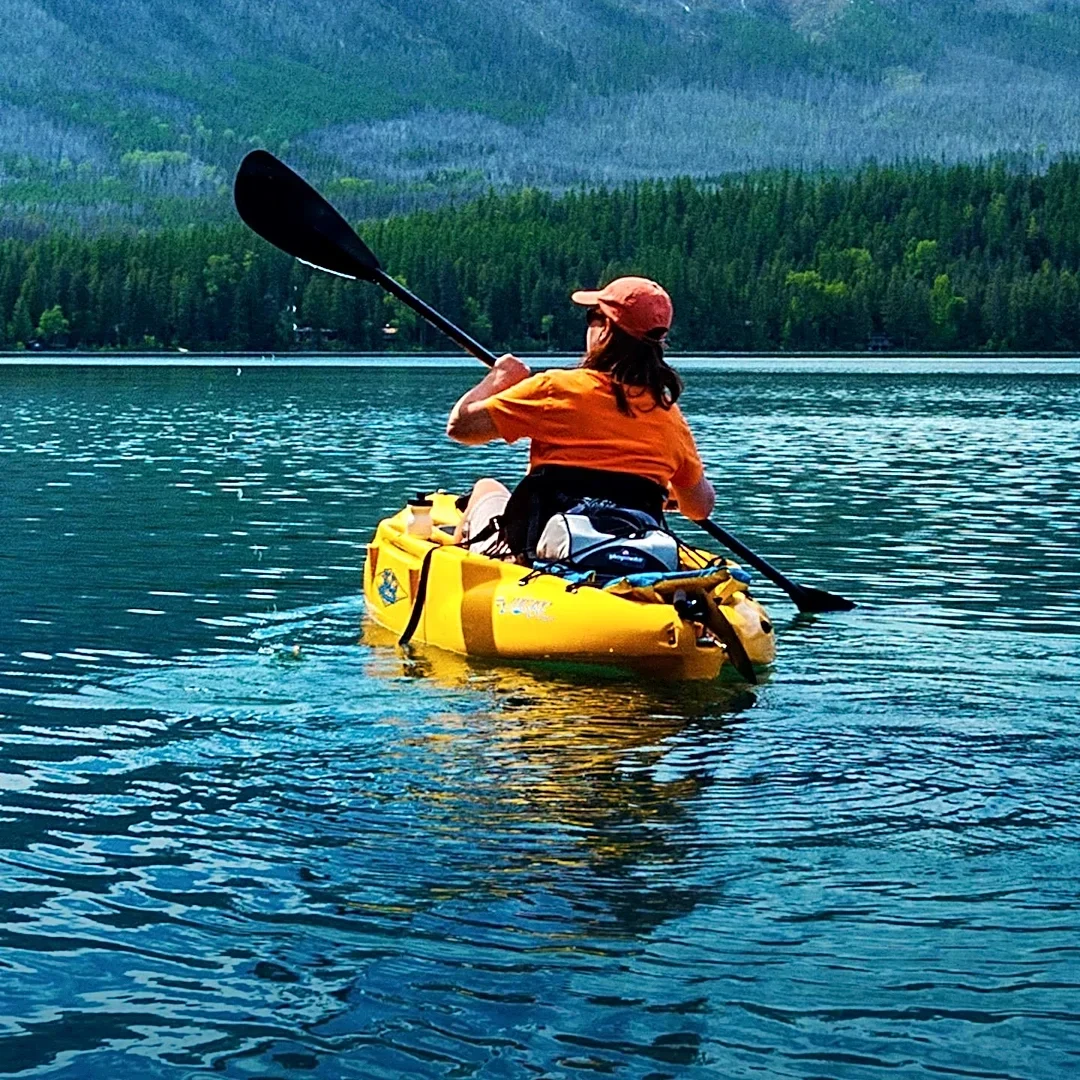 OutdoorFamilyCamping Releases Beginner's Guide to Basic Kayaking Strokes for Lake Paddling