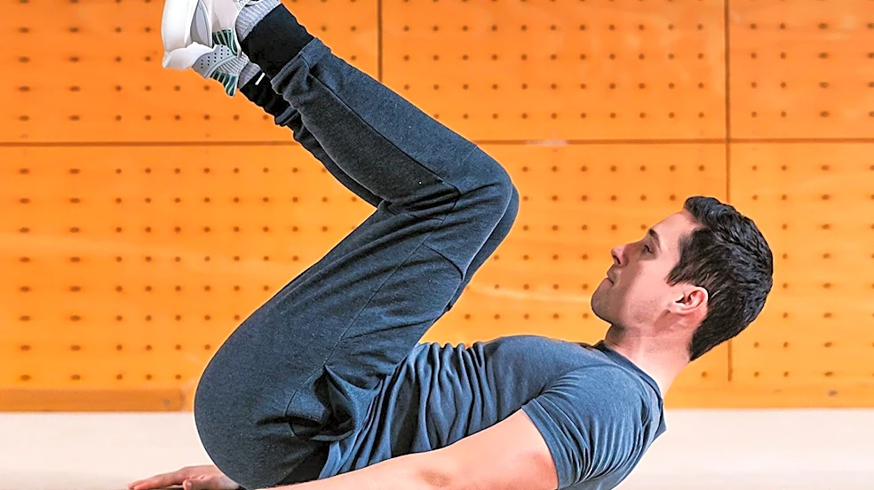 Sweat App Offers Extensive Fitness Programs and Student Discounts