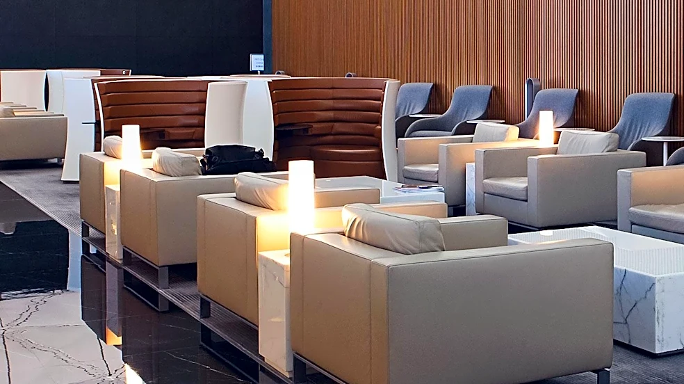 Star Alliance Lounge at LAX Offers Extensive Amenities but Inconsistent Food Quality