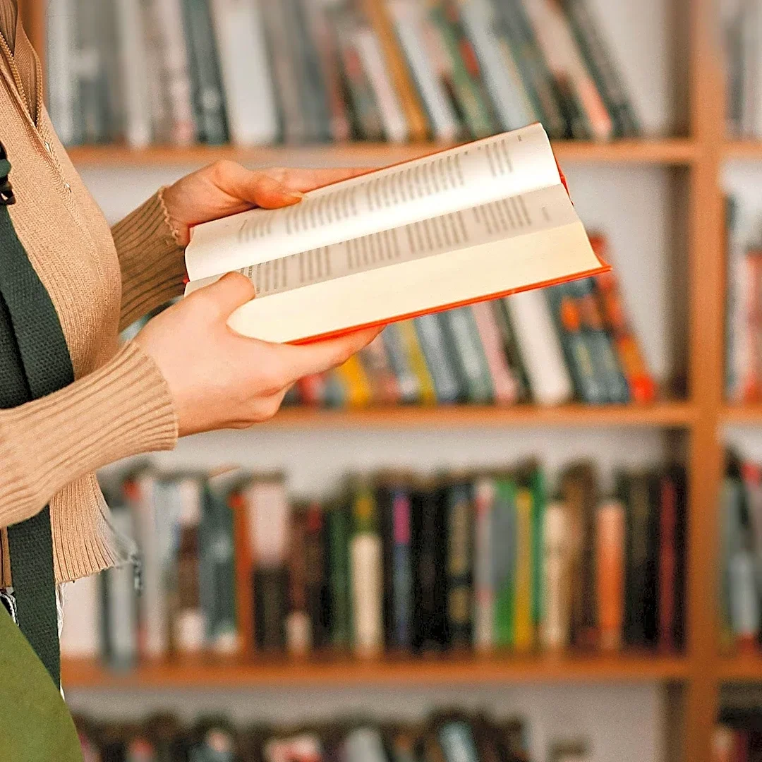 Silent Book Club Gains Popularity in San Antonio, Offering a Unique Reading Experience