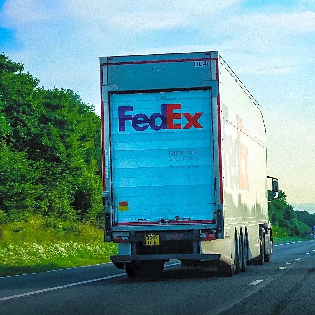 FedEx Offers Seasonal Courier Positions in Port Angeles, Washington with Comprehensive Benefits