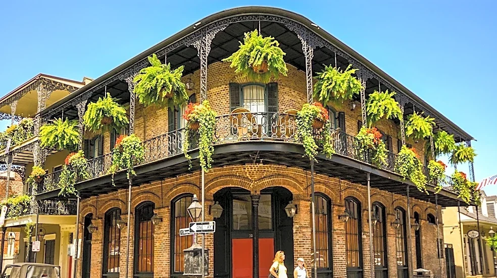 New Orleans Offers Free Walking Tours Exploring French Quarter History and Culture