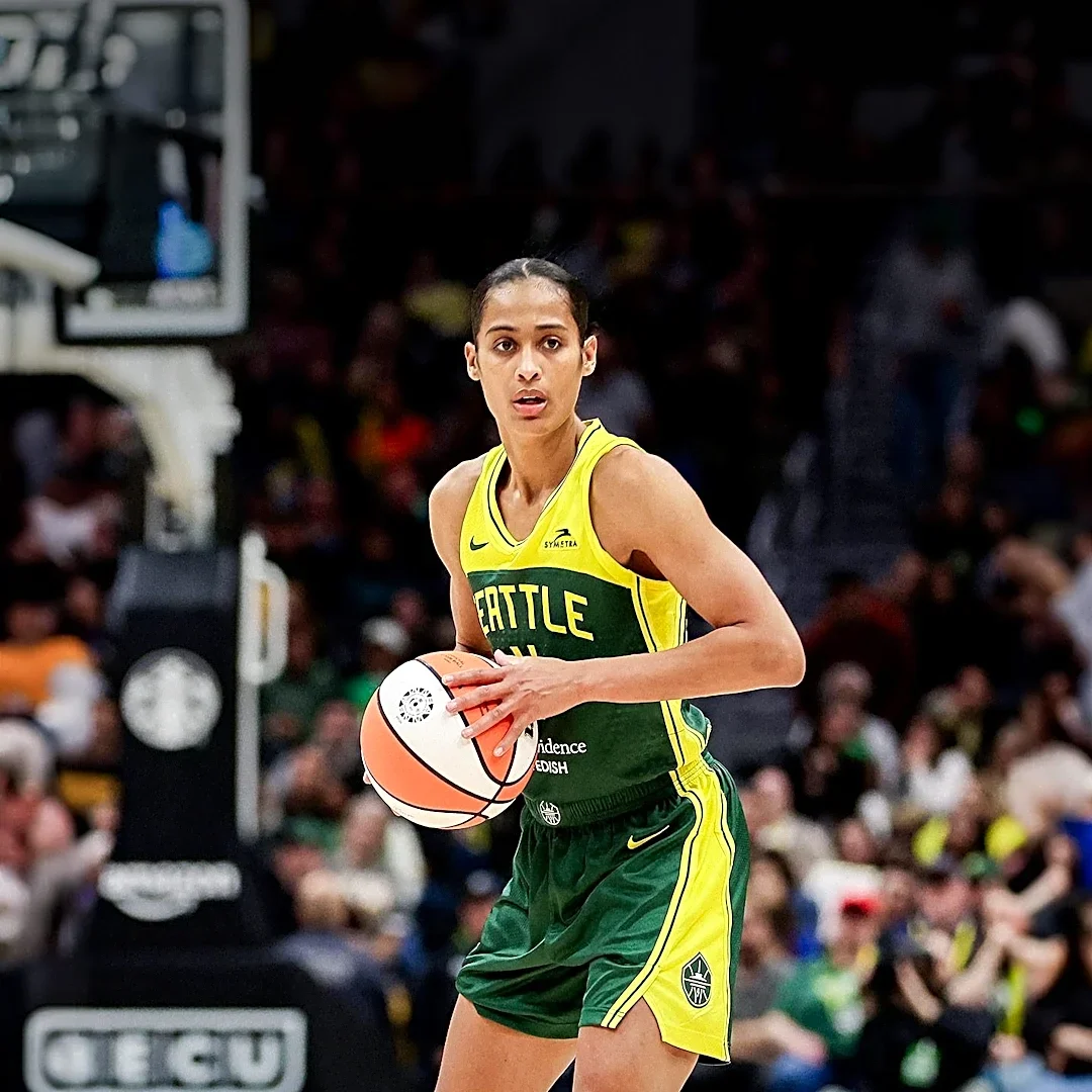 Seattle Storm, Advocates Injury Attorneys, and Seattle Reign FC Launch 'Advocate Athlete' Program to Recognize Young Women Athletes