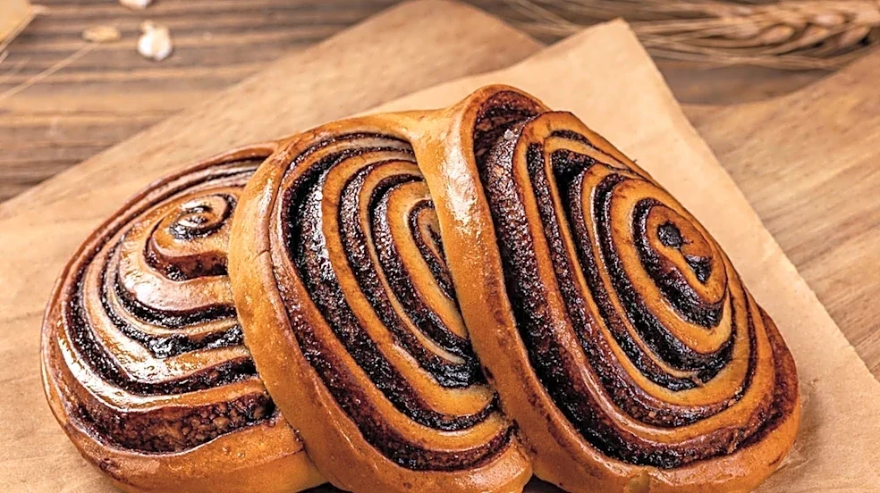 New 'Cold Swirl Method' Revolutionizes Chocolate Swirl Sourdough Bread Baking for Enhanced Texture and Flavor