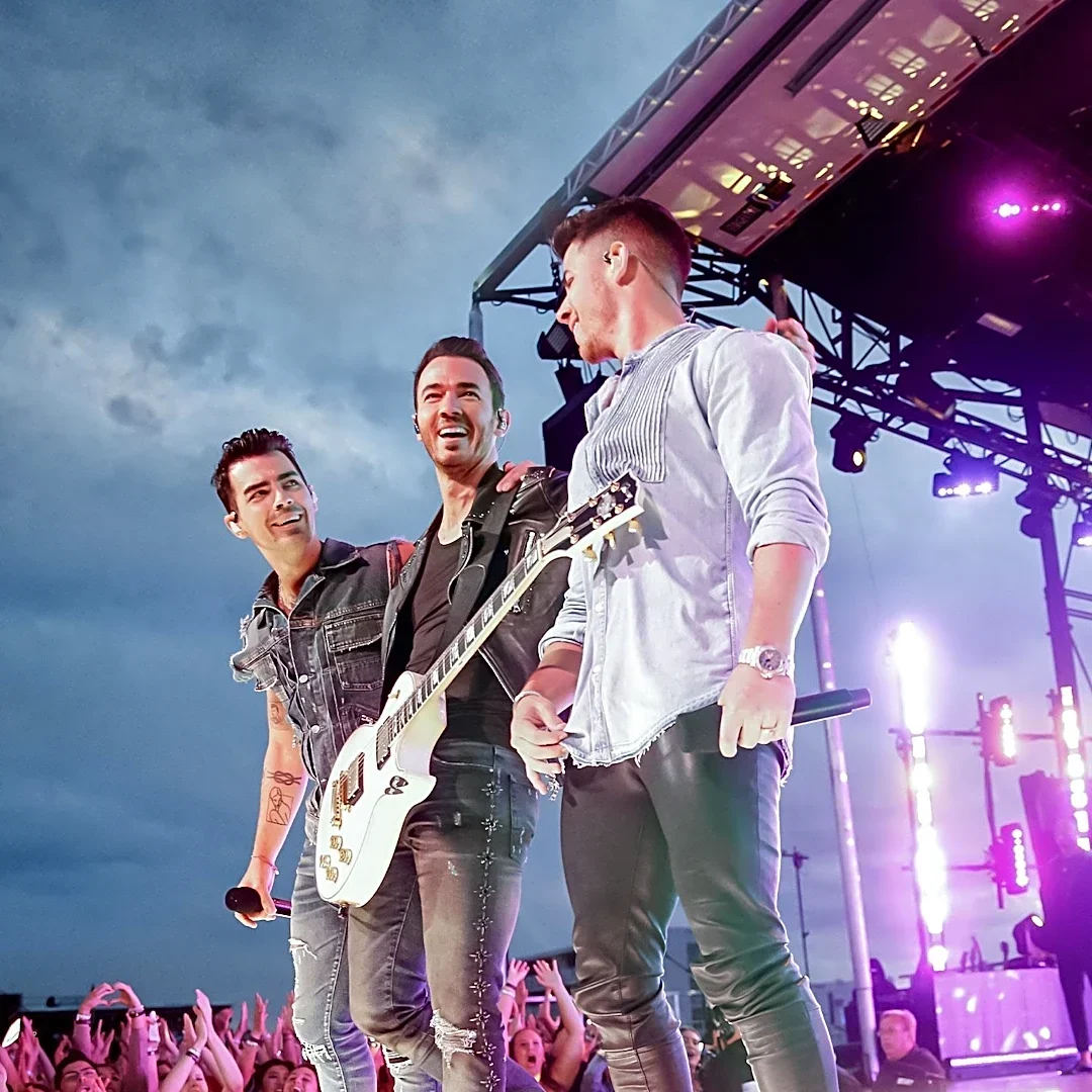 MGK Humorous Interaction with Joe Jonas During Live Concert in Cleveland