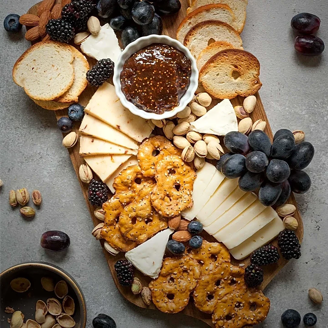 Guide to Creating Single-Serve Charcuterie Boards for Quiet Evenings