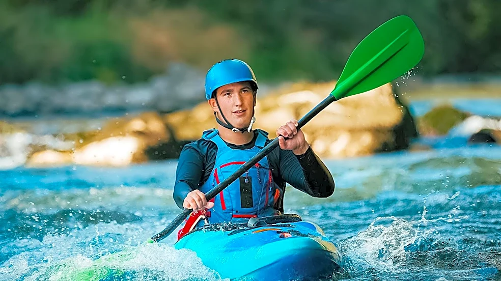 Beginner Kayaking Tips Emphasize Safety, Technique, and Preparation for Enjoyable Experiences
