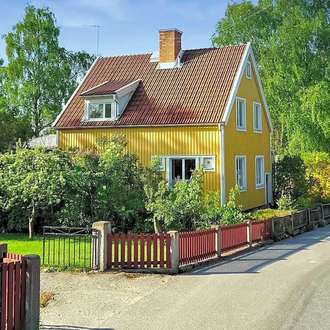 U.S. Towns Preserve Scandinavian Heritage Through Architecture and Festivals