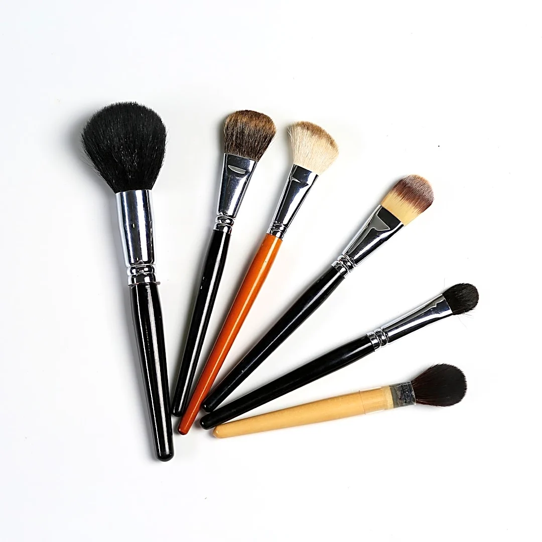 Nail Technicians Advised on Best Practices for Maintaining Acrylic Brushes Between Clients