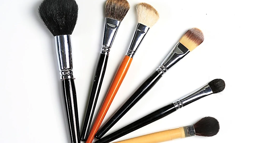 Nail Technicians Advised on Best Practices for Maintaining Acrylic Brushes Between Clients