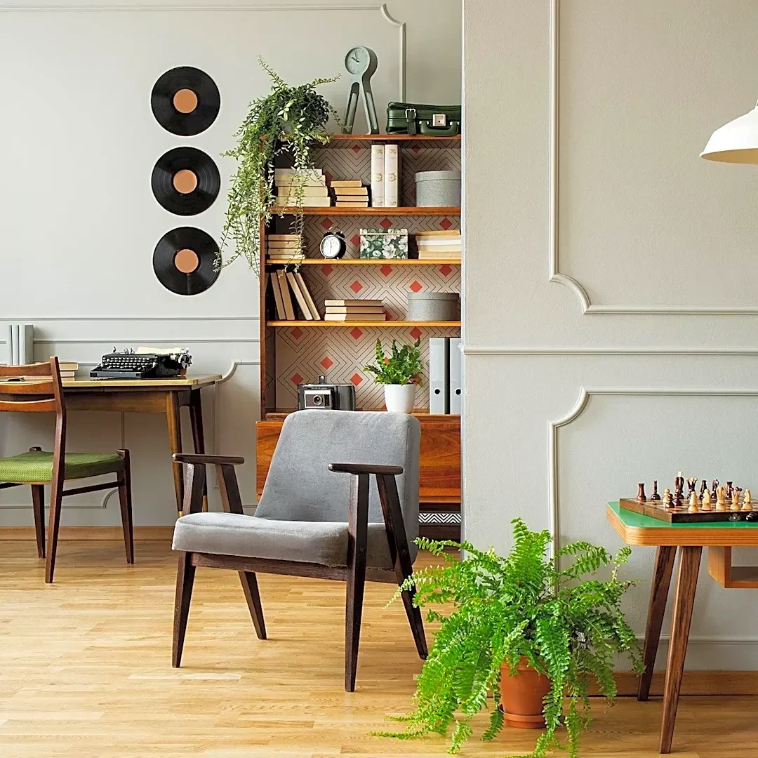 Effective Gallery Wall Design Emphasizes Strategic Layout and Consistent Aesthetics