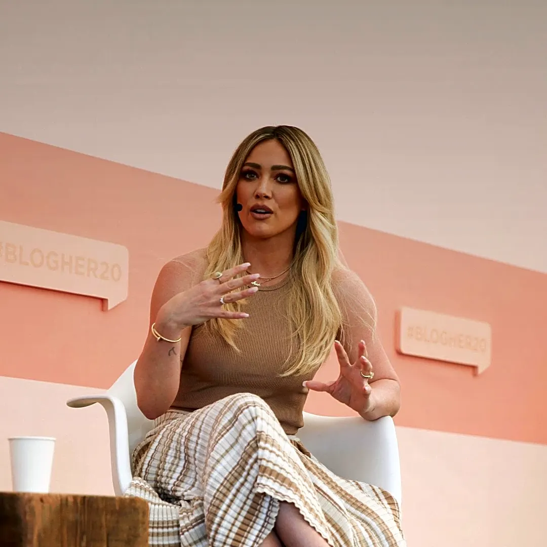 Christy Carlson Romano Alleges Hilary Duff's Wealthy Upbringing Provided Advantage in Child Stardom
