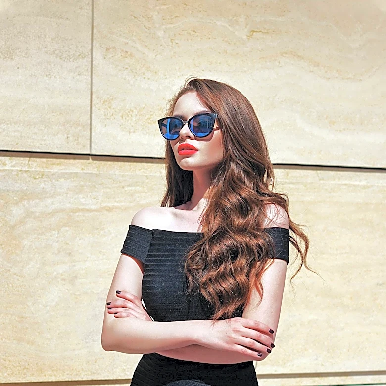 Body-Con Fashion Returns with Minimalist Aesthetic, Emphasizing Clean Lines