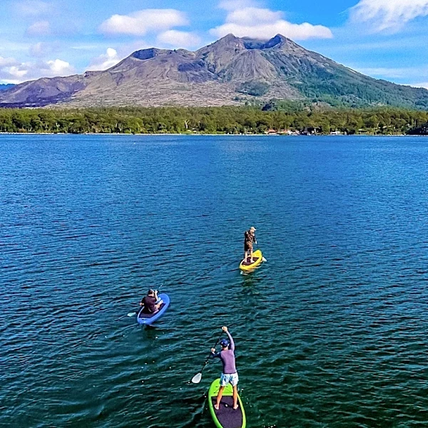 Hong Kong Association Offers Beginner Stand-Up Paddleboarding Courses with Certification