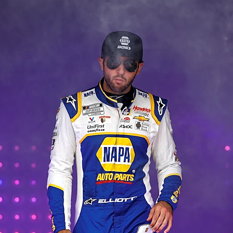Chase Elliott Withdraws from NASCAR Most Popular Driver Award, Endorses Kyle Busch