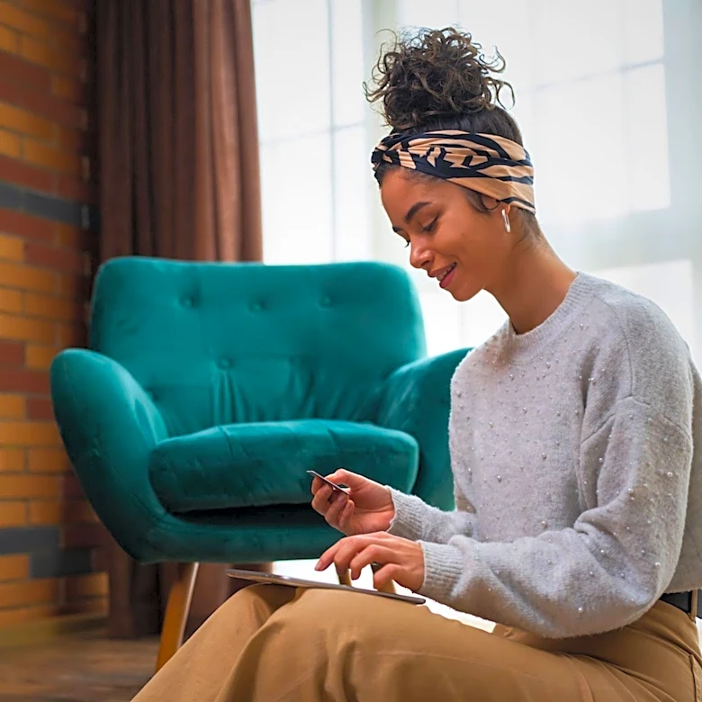 Experian Data Reveals Gen Z Credit Card Usage Trends Amid Rising Living Costs