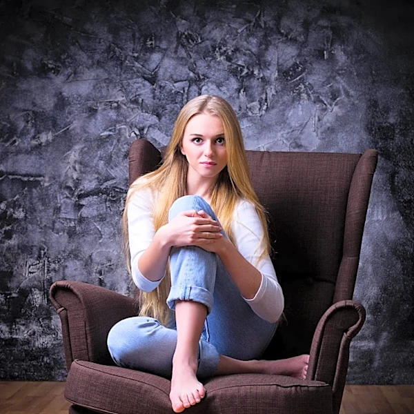 MGM+ Casts Sosie Bacon in Supernatural Horror Series 'The Black Tapes'