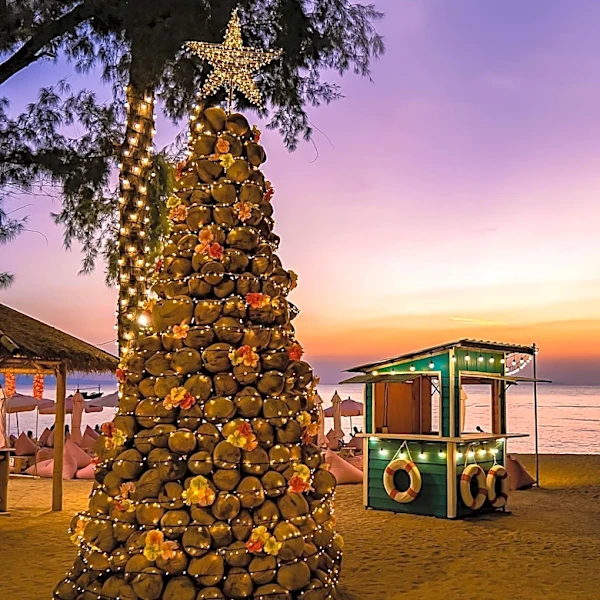 Fashion Island Hosts 'Nights of Coastal Lights' Holiday Event