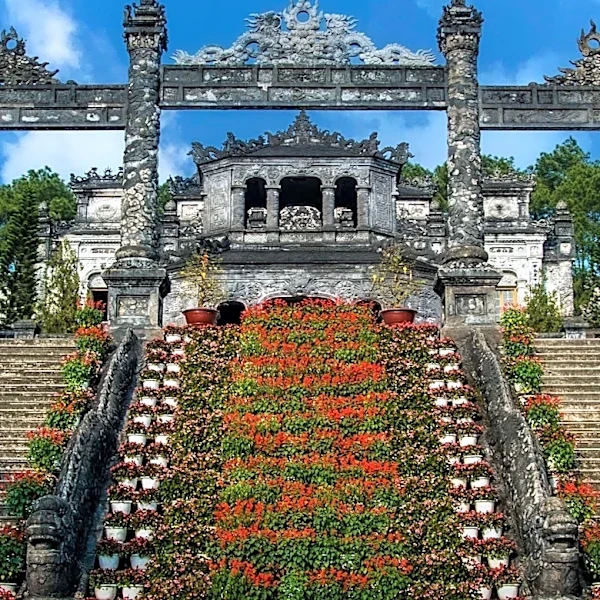 Greystone Mansion Hosts 'The Gilded Age' Floral Exhibition in Beverly Hills
