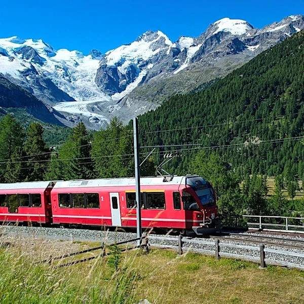 Alaska's Denali Region Offers Diverse Rail Journeys Through Glacial Landscapes