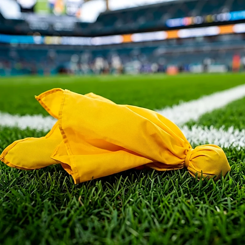 Raiders' D.J. Glaze Accuses Bills' Sam Franklin of Spitting, NFL Overturns Suspension