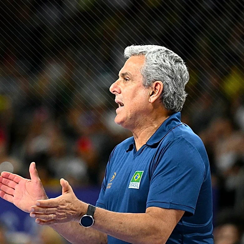 Volleyball Coaching Emphasizes Holistic Player Development and Team Culture