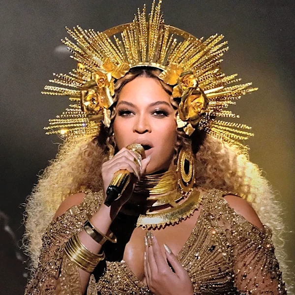 Beyoncé Attends Jay-Z's Los Angeles Concert in Roberto Cavalli Ensemble