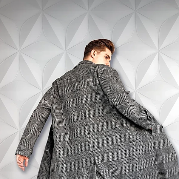 Statement Coats with Power Shoulders Emerge as Key Fall Fashion Trend