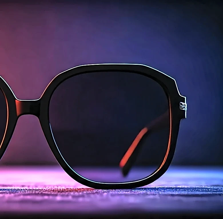 Why Oversized Sunglasses Work Differently on the American Music Awards Carpet
