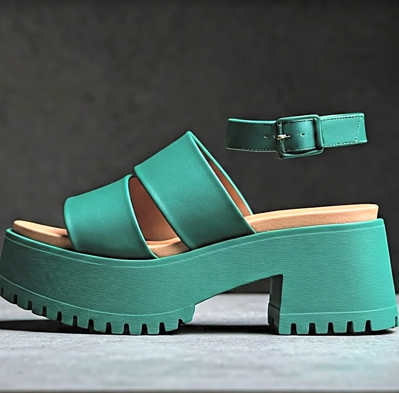 Why Platform Sandals Keep Reappearing Despite Flat-Sandal Minimalism