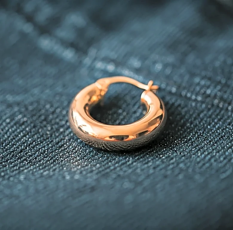 How One Pair of Earrings That Makes Jeans Look Intentional