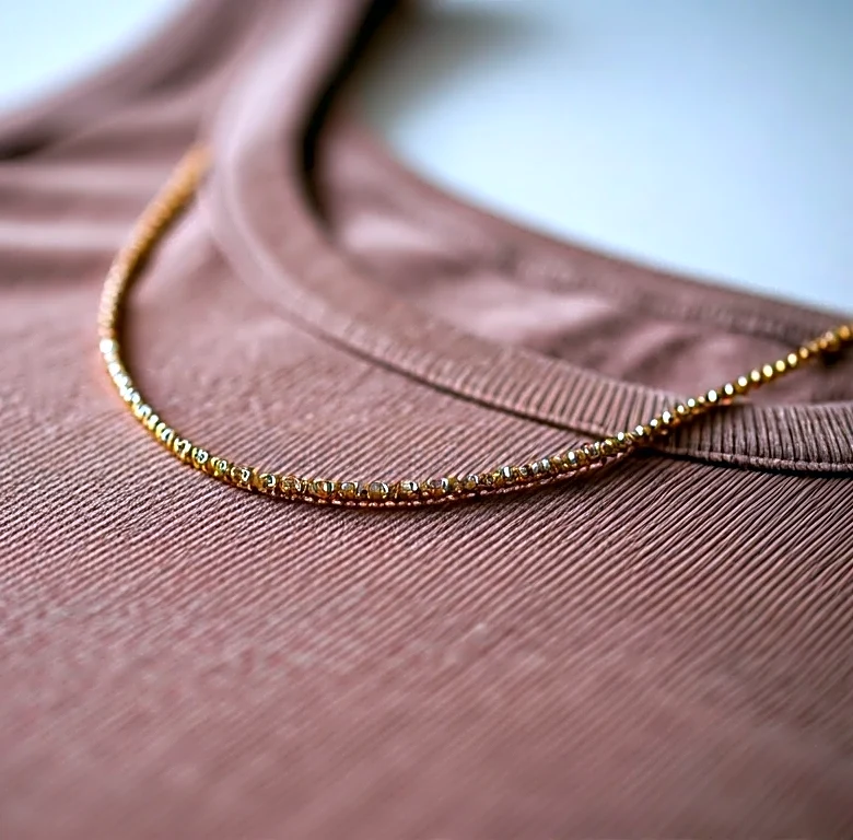 How One Necklace That Makes a Plain Tank Feel Intentional
