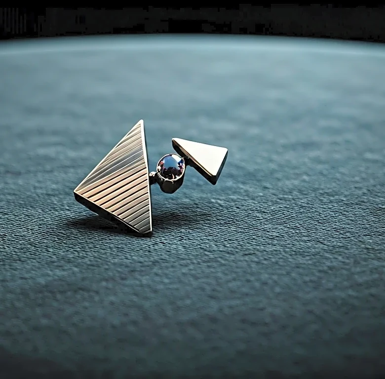 How to Wear a Runway-Inspired Brooch Without Looking Overstyled